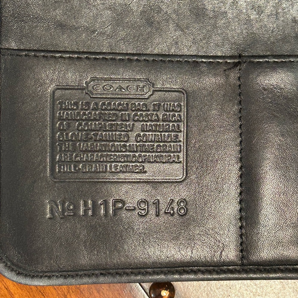 Coach Vintage Legacy Hobo H1P-9148
Made in Costa Rica - Picture 3 of 16